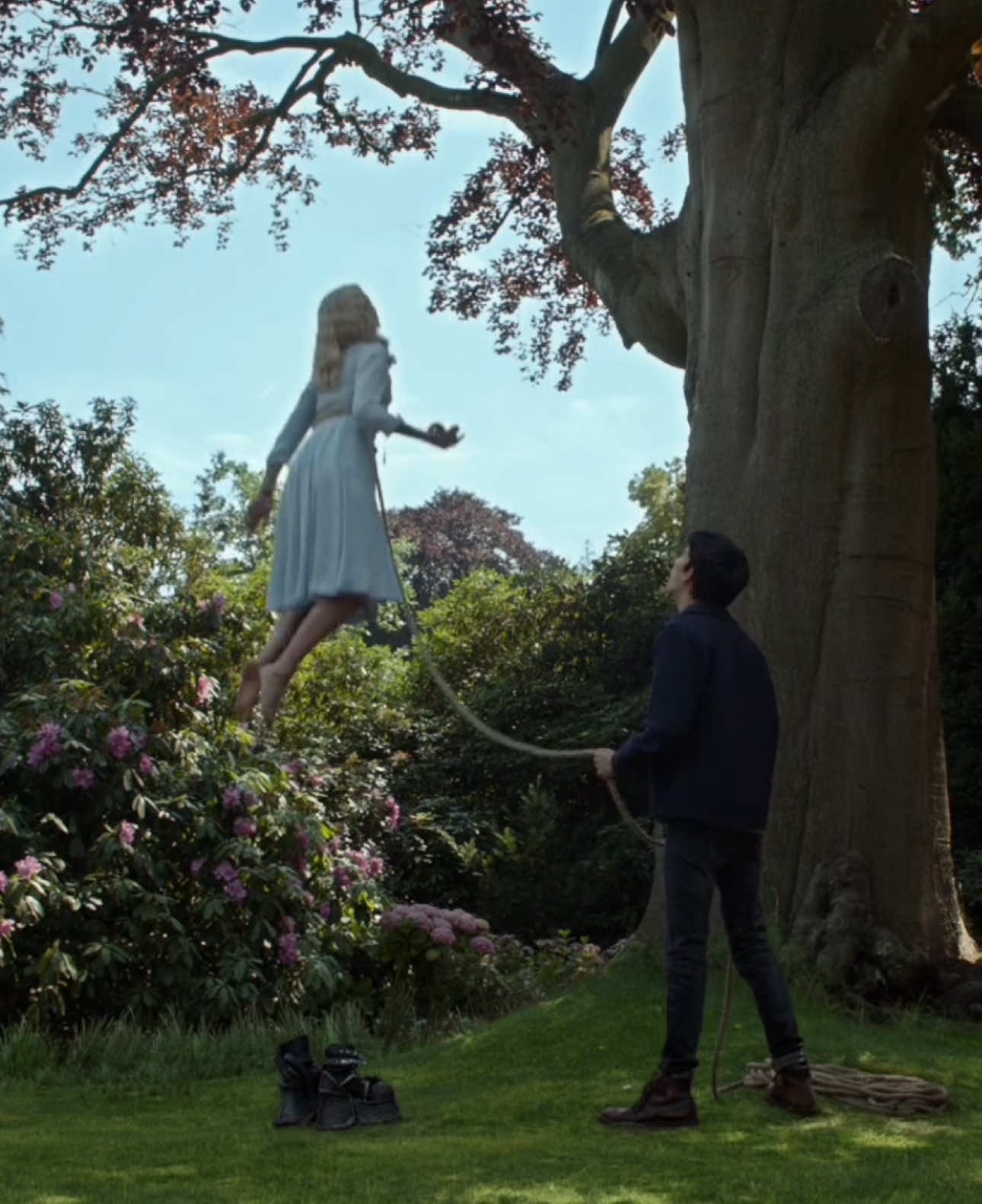 happy loop day everyone!! #missperegrineshomeforpeculiarchildren #fyp #edit #ellapurnell #TimBurton 