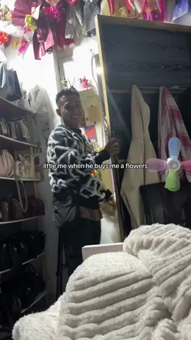 He buys me a flower 🌹 @Patrick Med Marquez #flowers #comedia #fyp 