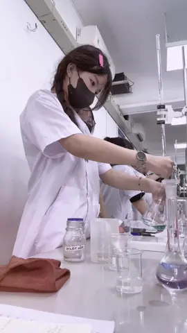 Sống với ước mơ năm 18❤️‍🔥… Cứ làm đi, cứ cố gắng đi,mới biết sức chịu đựng mình đến đâu. Cứ thử đi, lỡ đâu thành công thì sao. Bạn chỉ mới 20 tuổi, bạn sợ gì chứ . #hocduoccogivui #yduoc #duocsi #fyp 