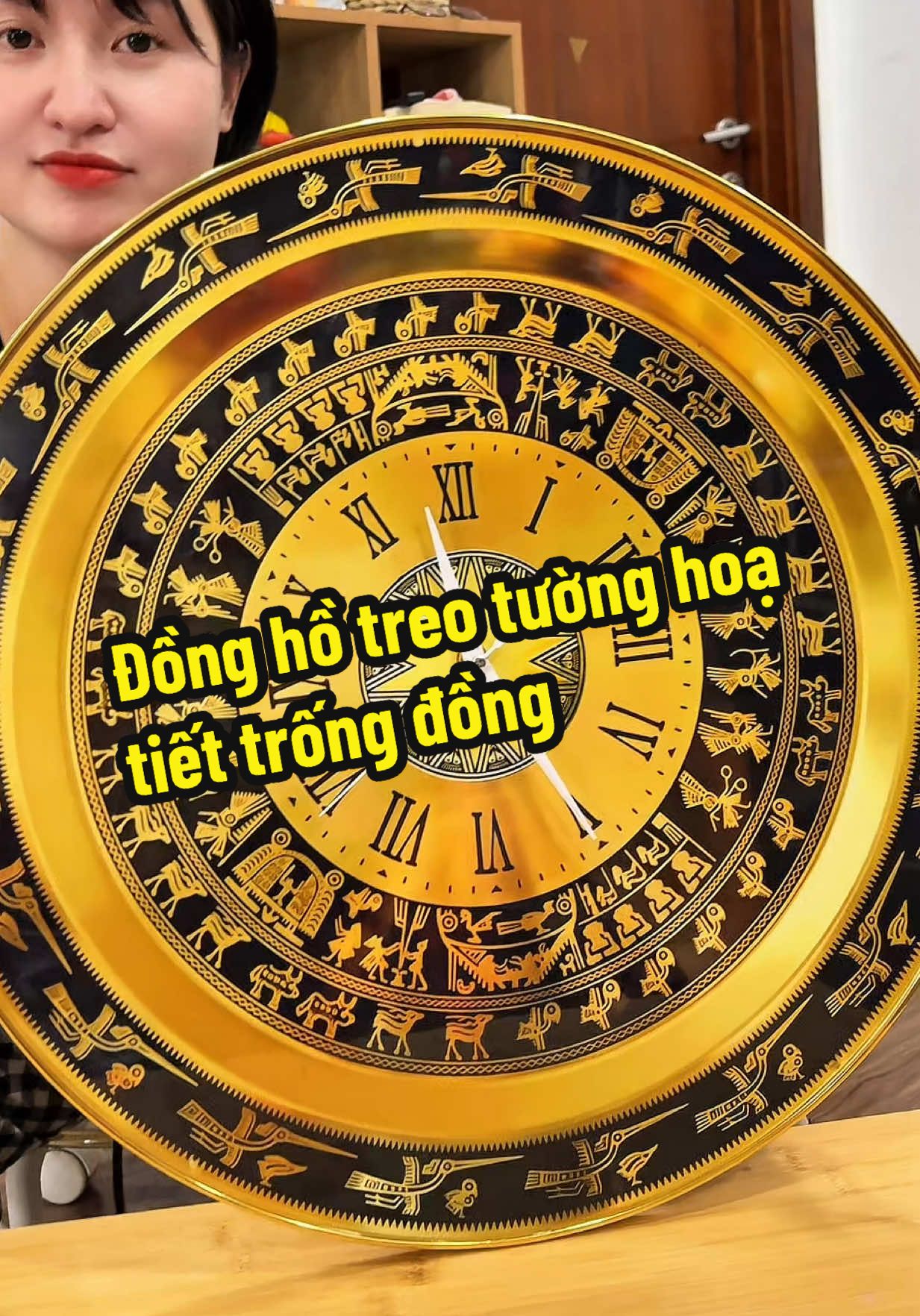 Đồng hồ treo tường hoạ tiết trống đồng #donghotreotuong #donghodep #nabeodaily 