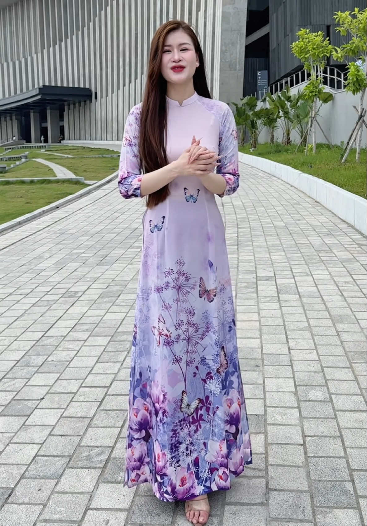 Áo dài tím nhí hoa cà nhẹ nhàng mà xinh xỉu #aodaiin3d #aodaihoanhi #aodaiin #aodaiinhoa #aodainhi #aodai3d #khaigiang #kiyeu #aodaigiaovien #aodaihocsinh #aodaiquynhnguyen #aodaitron 