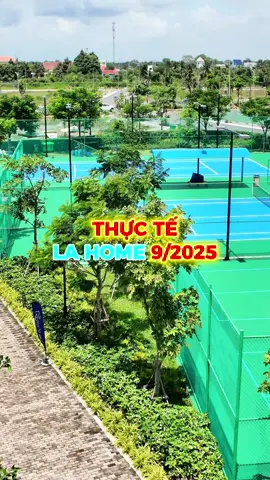 Thưc tế dự án LA Home 9/2025 - 375 căn nhà phân khu LA Sol đã xong móng và lên tầng 1 - Tiện ích hoàn thiện: Hồ bơi, kênh sinh thái, Sân thể thao, khu vui chơi trẻ em. - Hoàn thiện và đưa vào tham quan 08 căn nhà mẫu. Tiếp tục mở bán phân khu River Park - Phân khu đẹp nhất LA Home #lahome #riverpark #prodezi 