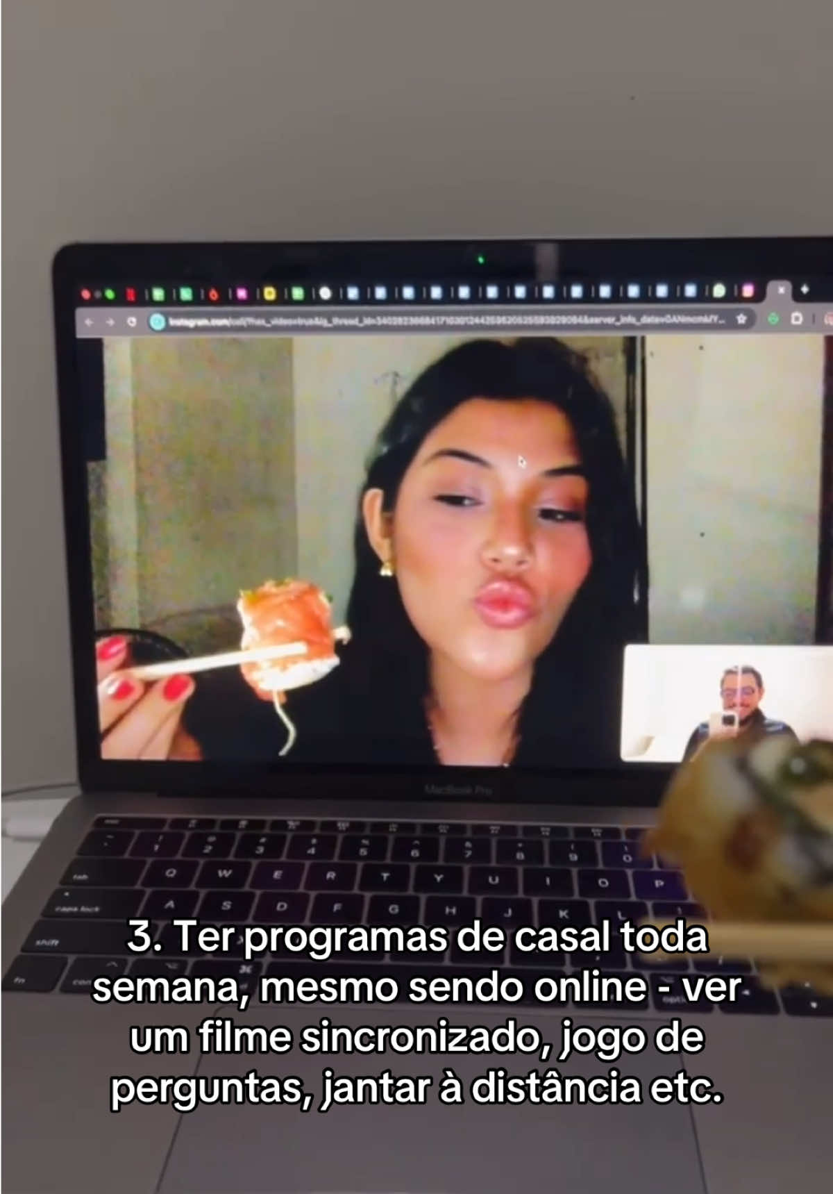 Eu e minha namorada ficamos +250 dias à distância, e a gente criou uma comunidade (link na bio) pra te ensinar comos fizemos pra ter nossa relacionamento leve e saudável apesar da distância. #namorados #namoroadistancia #relacionamento #Relationship 