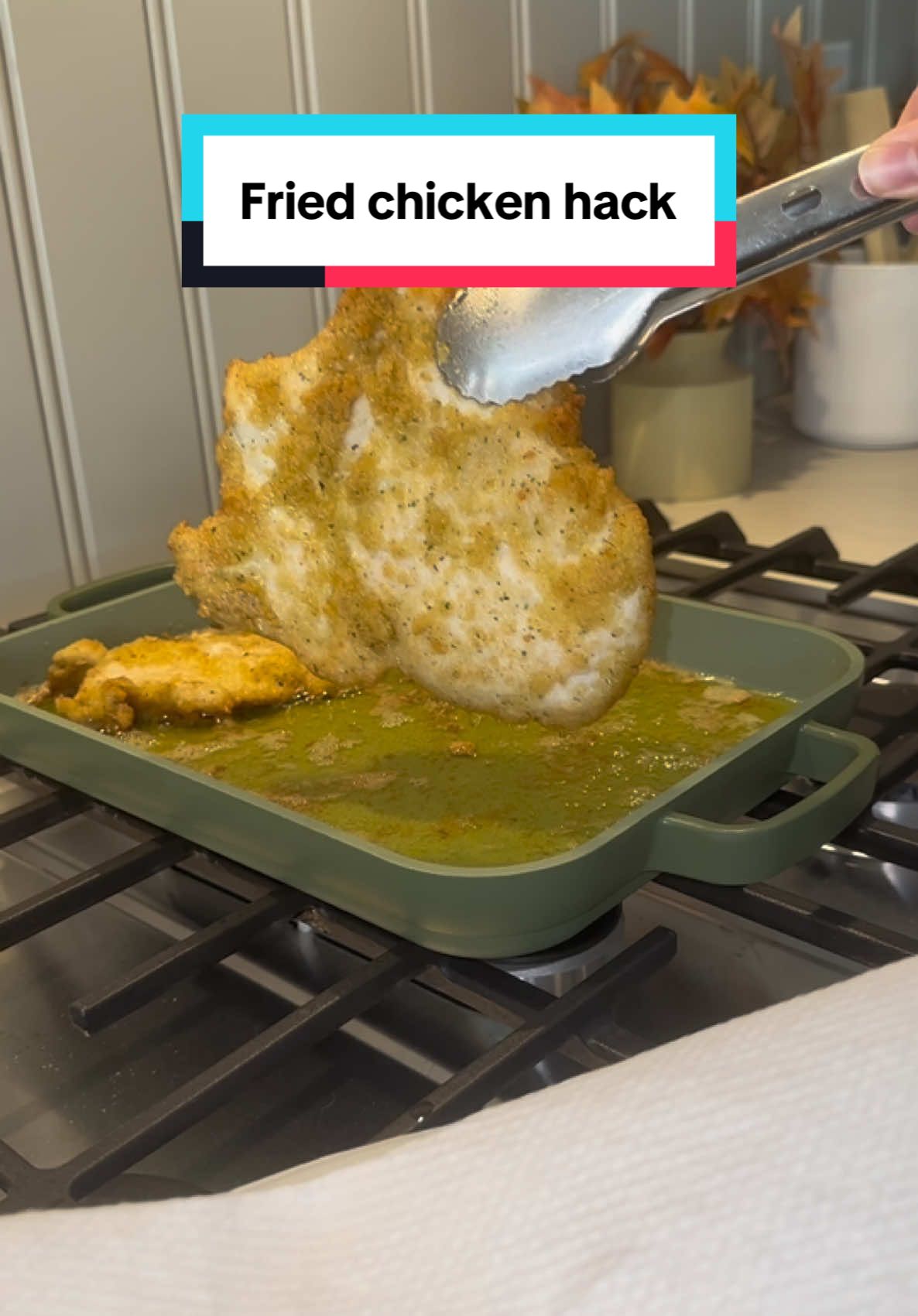 Breaded chicken that you don’t have to touch or dirty a bunch of dishes with!  #cookinghack #dinner #breadedchicken #friedchicken 