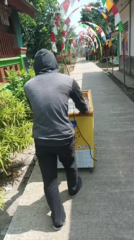 Akses warung masuk gang ? bisa kita bantu antar sampai depan warung 🥳🥳🥳 yuk info kemitraan bisa langsung DM, masih banyak promo menarik  lhooo🔥🎉🎉 #joyday #eskrim 