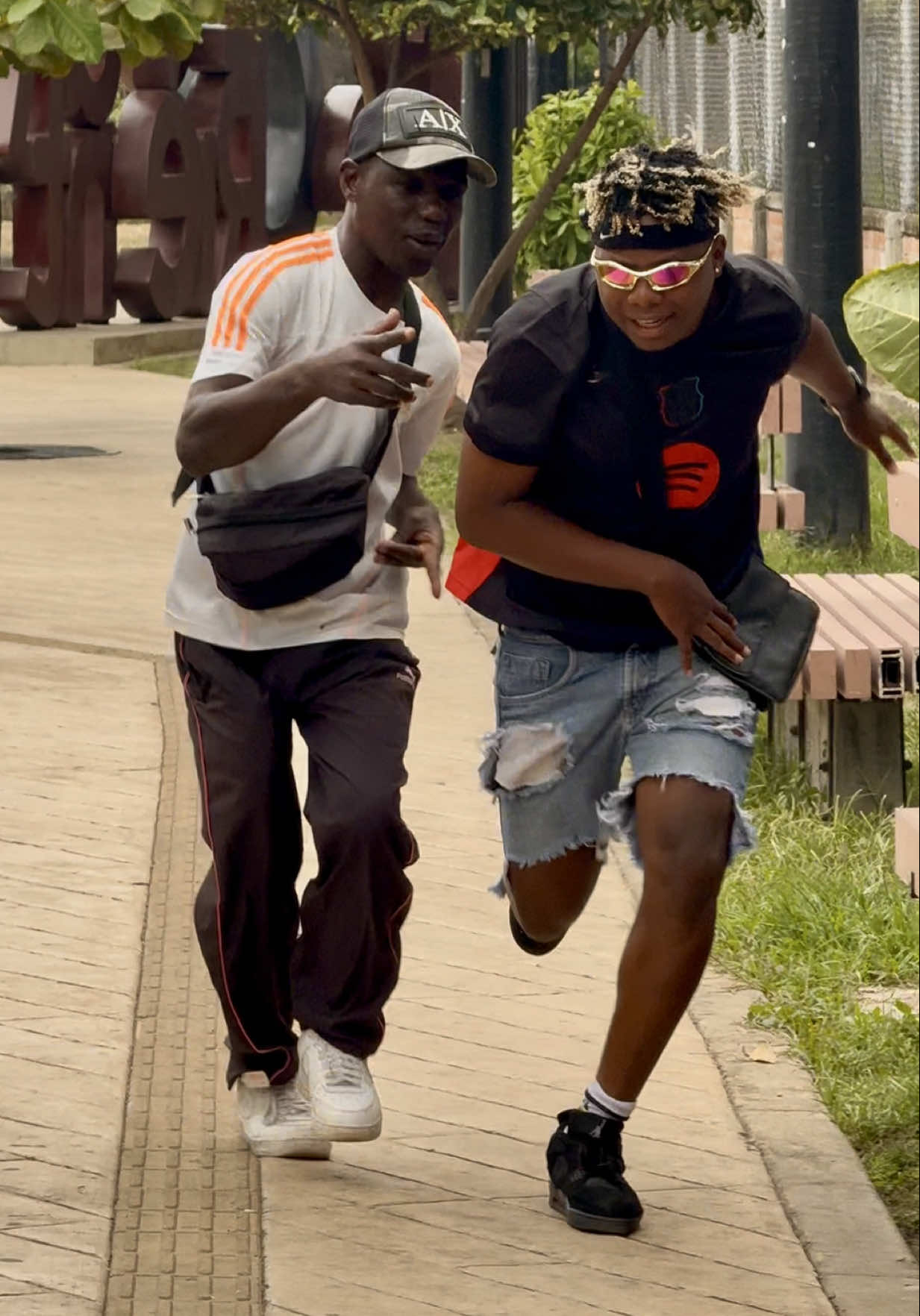 YA SE SIENTE DICIEMBREEE 🎄🥳🔥#LOL #ComedyGold #PrankTok #ViralMoment #FunnyClips 