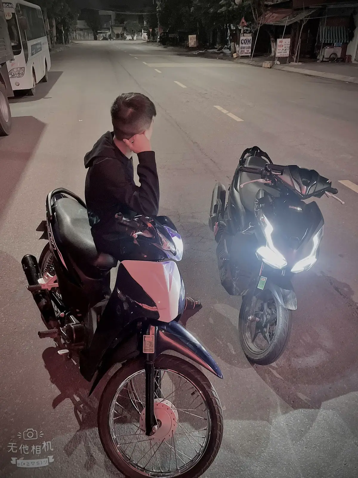 Tôi của hiện tại, chẳng còn muốn để lại hình ảnh tốt đẹp trong lòng người khác nữa. Ai nghĩ tôi tốt, thì là tôi tốt. Ai nghĩ tôi xấu, thì là tôi xấu. Nói chung là sao cũng được.