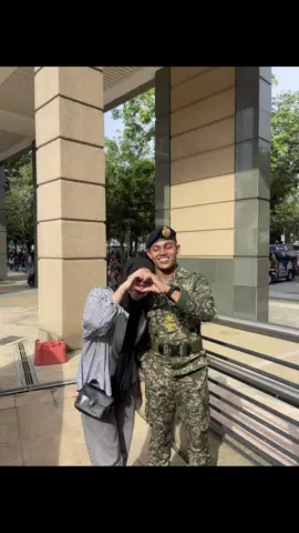 tolong cari abang ni jap. comel pulak buat love 😇 #merdeka #putrajaya #merdeka68 