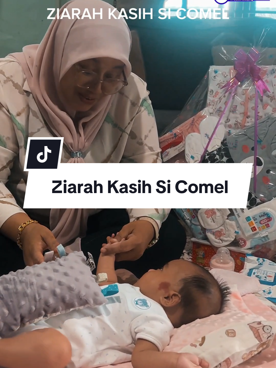 ZIARAH KASIH SI COMEL Hari ni sempat singgah menziarahi keluarga dua ibu muda yang baru menimang cahaya mata. Alhamdulillah, comel betul baby Muhammad Ali Yusran dan Nur Khaulah Nailah. Semoga membesar sihat, jadi penyejuk hati ibu ayah. Seronok dapat berkongsi rezeki dan doa bersama keluarga mereka. Moga para ibu terus kuat dan dipermudahkan urusan dalam membesarkan amanah kecil ini. #MajuJohor #DUNPenawar #PenawarKuSayang #AdunPenawar #YBGee 