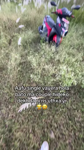 Dhunga le handeu jasto😂😆#fypシ゚ #lyamahora #tulsipurmuser❣️ #sujanchhetry #viral 