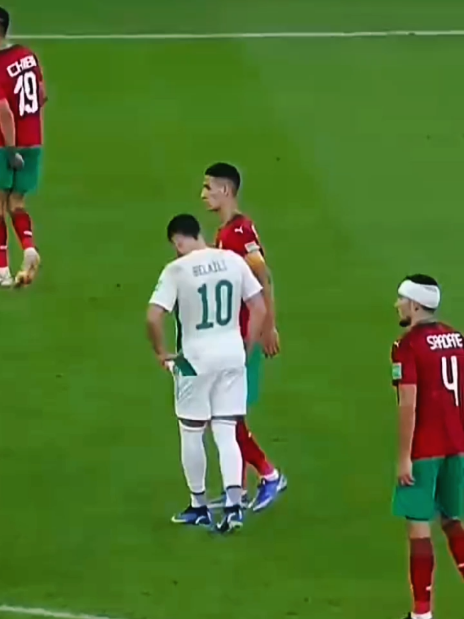 هدف أسطوري لي لاعب يوسف بلايلي ورياض محرز#رياض_محرز #الكرة_الذهبية #algeria #يوسف_بلايلي #foryou 