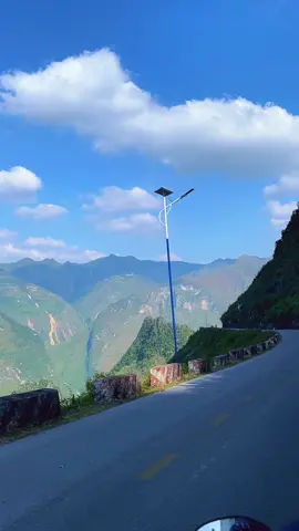 Muốn sống mãi trong khung cảnh hùng vĩ của núi rừng Tây Bắc 🥺 #hagiang #deomapileng #taybac #diphuot #fyp #travel #dulichvietnam #hagiangloop 