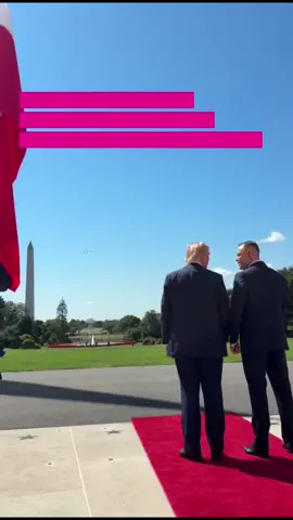 Epic White House moment: President Trump greets Poland’s new right-wing leader, Karol Nawrocki with a jaw-dropping fighter jet flyover in tribute to the fallen pilot. Power, politics, memory. #WhiteHouse #Trump #Poland #KarolNawrocki #Flyover #F16Tribute #MissingManFormation #MilitaryHonor #BreakingNews #Geopolitics