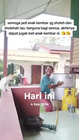 ngam 1 tahun abi jaga anak twin ni. dah membesarpun ye. hehe😍😍😍😍