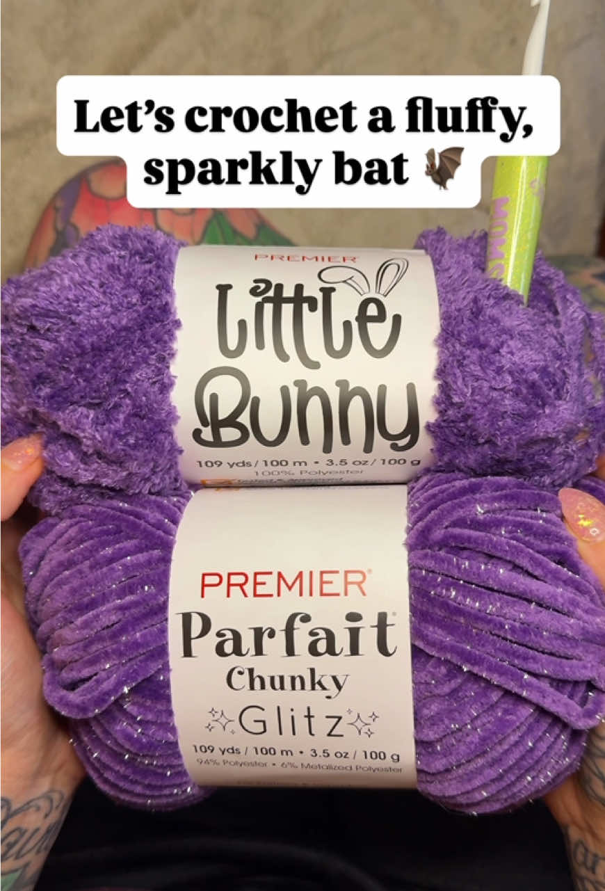 Let’s crochet a fluffy, sparkly bat 🦇 Bats are probably my favorite spooky season make! #halloween #kawaiigoth #dayinmylife #crochet 