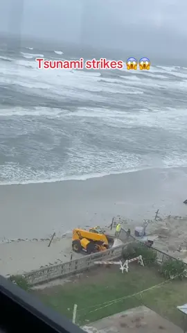 Tsunami strikes 😭 #disaster #dangerous #tsunami 