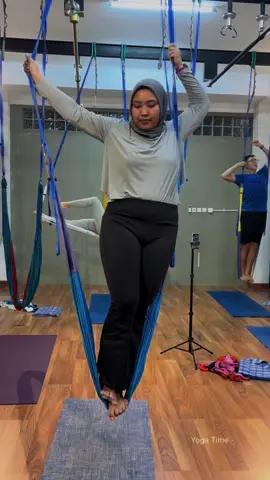 Love this positive and supportive environment ❤️🧘🏻‍♀️🧠#swingyoga #yogapractice #yoga #yogapose #yogatok 