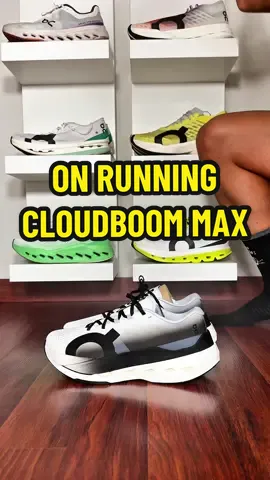 🚀 On Cloudboom Max 👟 La Súper Trainer de On Running 🔝 ⠀⠀⠀⠀⠀⠀⠀⠀⠀ 💥 La nueva supertrainer de On llega con un objetivo claro: ser la zapatilla que te acompañe tanto en tus entrenamientos como el día de la maratón. Una opción polivalente que combina amortiguación máxima, estabilidad integrada y una pisada muy fluida, pensada para el corredor que busca fiabilidad en todo tipo de sesiones. ⠀⠀⠀⠀⠀⠀⠀⠀⠀ 📊 Con un perfil de 40 mm en talón y 32 mm en antepié (drop de 8 mm), ofrece una amortiguación generosa sin llegar al “max stack” exagerado. Integra dos espumas Helion HF: una capa de PEBA más reactiva justo bajo el pie y otra de TPEE más estable en la base, separadas por una placa de nylon/fibra de vidrio que aporta propulsión controlada. El resultado es una pisada estable, viva y con transiciones suaves gracias a su diseño rocker delantero y trasero. ⠀⠀⠀⠀⠀⠀⠀⠀⠀ 📈 El upper está confeccionado en una malla técnica densa, con buen ajuste en el talón y sujeción firme en toda la zapatilla. La lengüeta ligera y los cordones aseguran comodidad sin necesidad de reajustes. Como punto a tener en cuenta, puede resultar algo caluroso en días de mucho calor, y el refuerzo lateral en la zona del juanete puede generar presión inicial hasta que cede con el uso. ⠀⠀⠀⠀⠀⠀⠀⠀⠀ 🏁 La suela ofrece una cobertura amplia de caucho con una ranura central de desacople que mejora las transiciones y garantiza tracción sólida en superficies urbanas. Aporta durabilidad extra, aunque también suma algunos gramos al peso total. ⠀⠀⠀⠀⠀⠀⠀⠀⠀ 👉 En definitiva, la On Cloudboom Max se posiciona como una de las zapatillas más completas de 2025 para quienes buscan un modelo fiable que sirva tanto para entrenar como para competir. ⠀⠀⠀⠀⠀⠀⠀⠀⠀ 📲 Tiene un precio de 240 euros y las puedes adquirir en top4running.es. Si aplicas el cupón ROJO tendrás un descuento. ⠀⠀⠀⠀⠀⠀⠀⠀⠀ ⠀⠀⠀⠀⠀⠀⠀⠀⠀ ⠀⠀⠀⠀⠀⠀⠀⠀⠀ #cloudboommax #on #onrunning #top4running #Running @Top4Running @On 