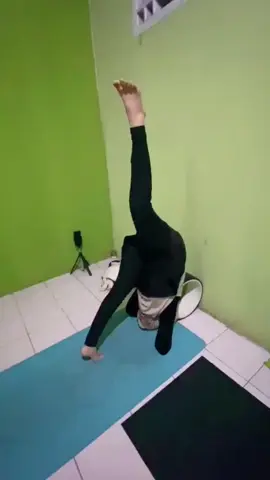 Keep Fighting..seberapapun progressnya 🥰 #yogawheel #yogalifestyle #wheelposeyoga 