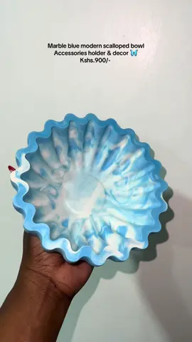 Inspired by the greatest artist, God who designed blue skies and white clouds, this is ART!🩵🤍🦋😍 Marble blue& white flora bowl at Kshs.900/- only
