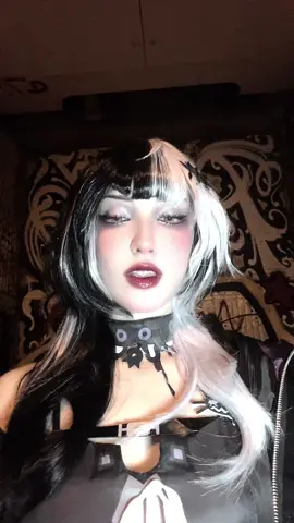 Dancing with Shiorin and goth chattino! 💃🏻🎶  @Mikasaky🌱  #cosplay #hololive #shiorinovella #raorapanthera #fyp 