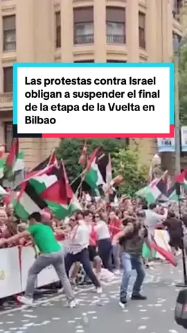 Las protestas contra Israel han obligado a suspender el final de la etapa de este miércoles de La Vuelta, que acababa en Bilbao. El motivo que esgrimieron fue una cuestión de seguridad ante la presencia de centenares de personas con banderas palestinas tras las vallas de seguridad instaladas junto a la línea de llegada. 