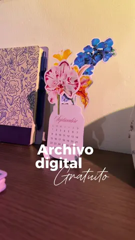 Un calendario muy girlie para que puedan descargar 🌸🌞🌺 link del archivo en mi perfil! #calendario #escritorio #archivo #flores #santacruzdelasierra🇳🇬 