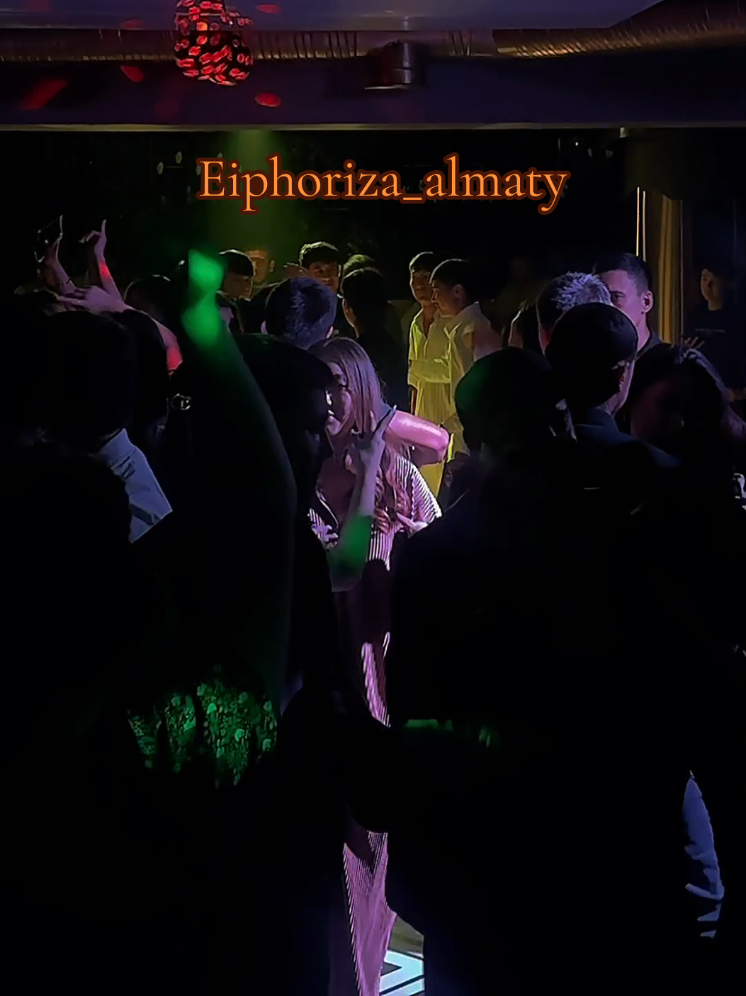 💃🕺 Ночной ритм в Eiphoriza — гости в движении, эмоции на пике. 📍г.Алматы, ул Жансугурова 235 #eiphoriza #loungebar #танцпол #кафе #алматы #almaty #казахи #уйгуры #ресторан #танцы #шахмуратбахамов #мухиттохтахунов #fyp 