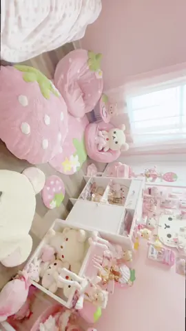 Average strawberry enjoyer #RoomTour #korilakkuma #bedroom #cutecore #mothergarden 