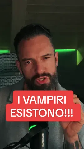 👉 I vampiri esistono (e ti risucchiano.  Non hanno denti, non volano, ma ti succhiano l’energia ogni giorno. A volte li riconosci in 5 secondi. Altre volte no, e quando te ne accorgi sei già svuotato. Ecco 3 segnali per riconoscerli al volo — senza bisogno di paletti o proiettili d’argento!  🎯 Proteggi la tua energia. Non sei un distributore automatico emotivo. 👇 Ne hai uno vicino? Scrivilo nei commenti. O magari… taggalo 👀😂