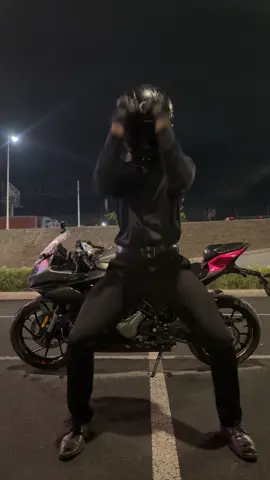Toma que toma 👄 #biker #bikerboy #trend #dance #baile 