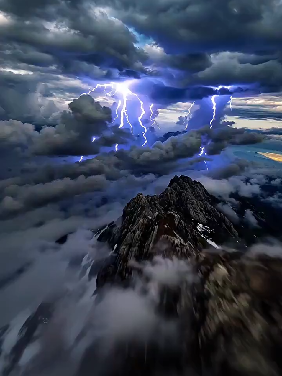 #creatorsearchinsights #سوريه #قران_كريم #راحة #متابعین 