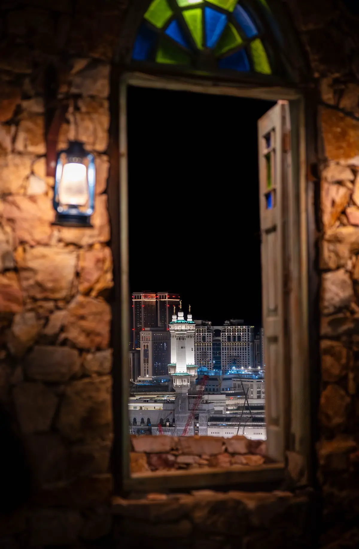 مكة هي سكن الروح وطمأنينة القلب، أرض تتنزل فيها الرحمة، وتفيض منها البركة، #تصوير #اكسبلورexplore #مكة #الحرم_المكي #لايكات 