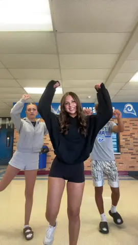 i need a hot girlll @uliana @Jerard_s #fyp #dance 