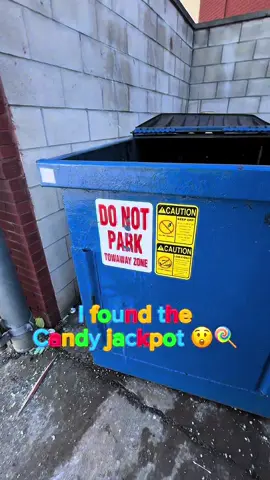 I found the candy jackpot 😲 #dumpsterdiving #viral #fyp #donate #free 