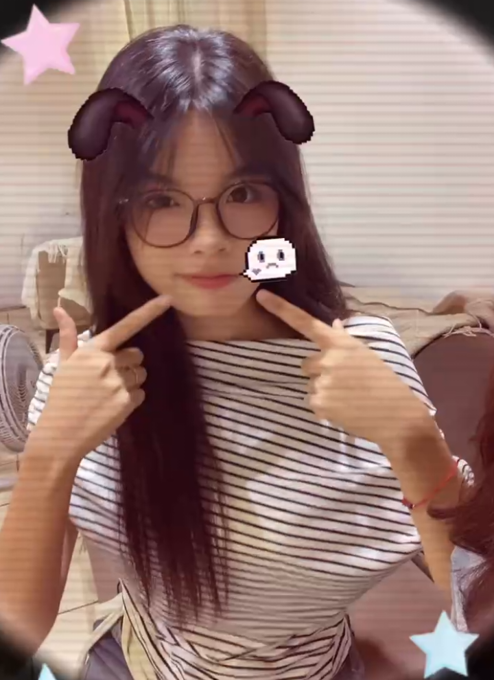 Cầm nhẫn cưới trên tayy .... #xh 