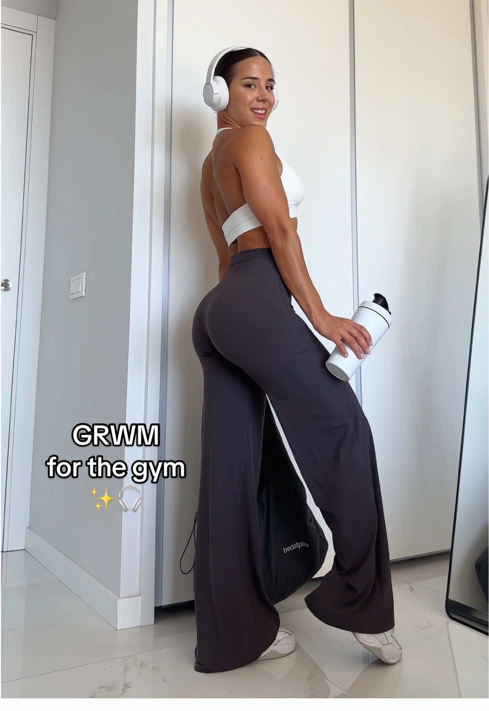 GRWM for the gym ✨ that’s the most comfortable & stylish pants i’ve ever worn #gymwear #gymoutfit #gymclothes #gymfit #GymTok 