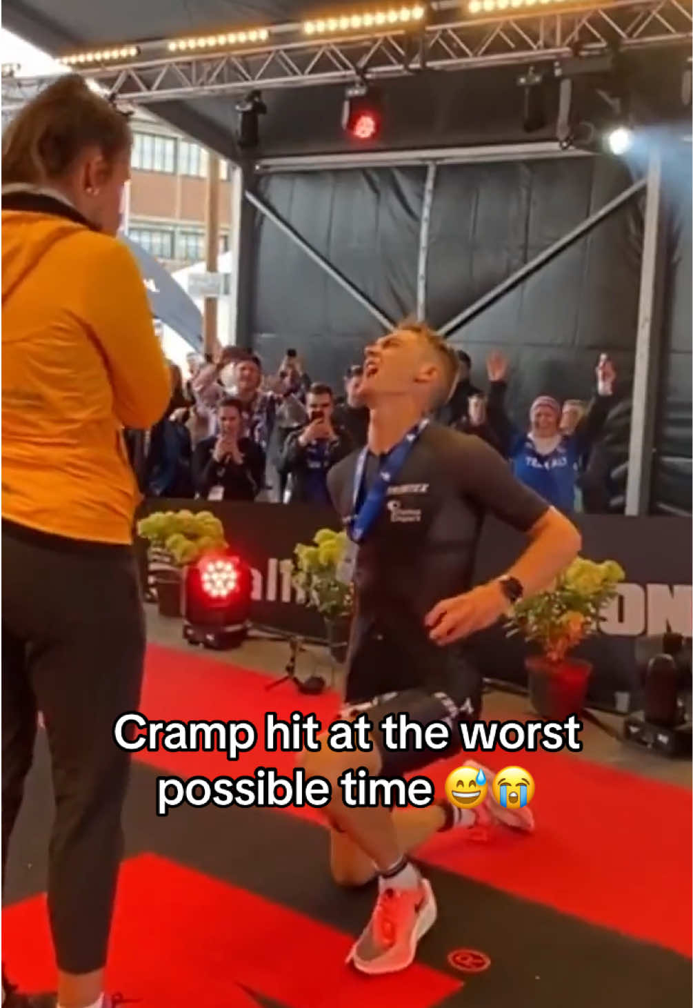 HE STARTED TO CRAMP WHILE PROPOSING. 😭💍 (@IRONMAN Estonia) #sports #proposal #wedding #fail 