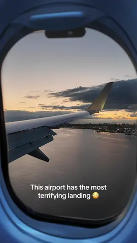 Landing at LGA is beautiful but lowkey terrifying at the same time 😭 #fypシ #relatable #travel #laguardia #plane    