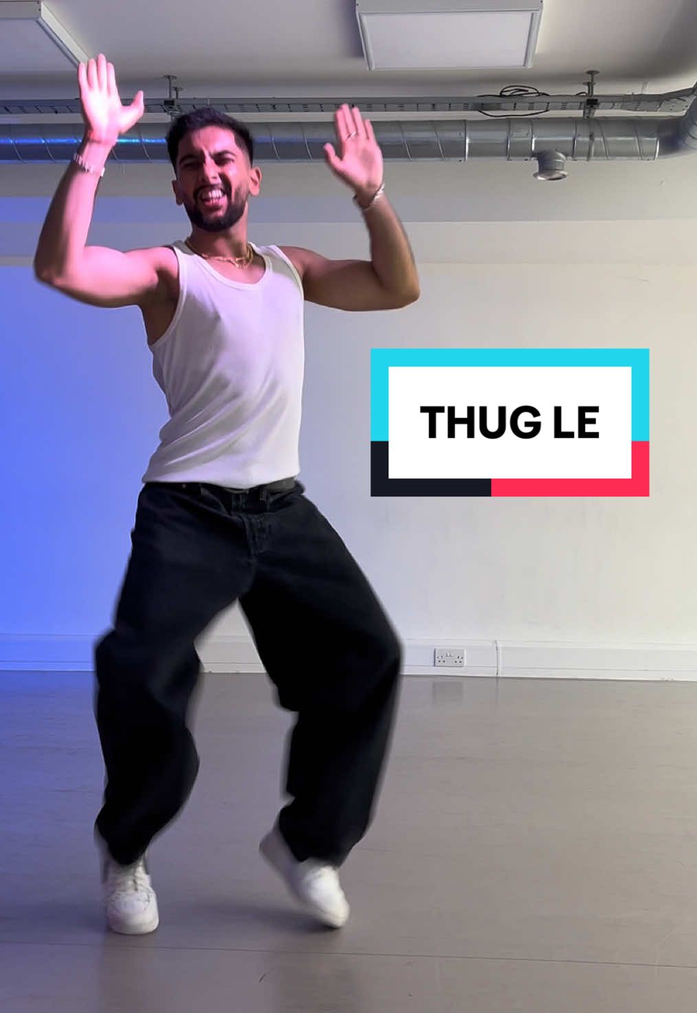 Kudiyan hain jebon mein rakh le 🤪                                                                                                    🧠: @Pooja                                        🕺🏽: @lakshay._.t                                📍: @xystudiolondon                                                                            #bollywoodsong #bollywoodmusic #bollywooddance #ranveersingh #anushkasharma                               