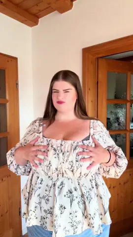 Für mich war Abpumpen lange mit Stress und Unwohlsein verbunden bis ich eine Milchpumpe entdeckt habe, die wirklich den Unterschied macht. ✨ Die eufy S1 Pro ist die weltweit erste tragbare Milchpumpe mit Heizfunktion. 💡 Die Wärme fühlt sich an wie eine sanfte Kompresse, macht das Abpumpen viel angenehmer und meine Milchmenge hat sich fast verdoppelt. 🍼 ✔️ leicht, diskret & auslaufsicher perfekt auch unterwegs ✔️ App-Steuerung für Saugstärke, Rhythmus & Wärme ✔️ Ladecase mit bis zu 5 Tagen Akkulaufzeit Und das Beste: 🎉 Zum Prime Day gibt’s die Pumpe für nur 239,99 € statt 299,99 € – ihr spart ganze 60 €! 🔗 [Link in Bio] #Ad #elektrischeMilchpumpe #eufy #eufyMilchpumpe #eufyPumpe   