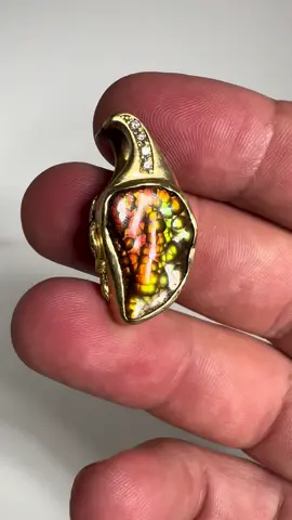 We move through transits… cycles of ebb and flow… and the most important part is knowing where to look during the transitions 🙏  This pendant is 🔥🔥🔥
