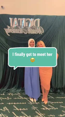 Can’t believe I finally met her 🙌 she gives so much to her community and has been a huge inspo for me🩷 @natasha_natasha_19  #Grateful #Mentor #Inspo 