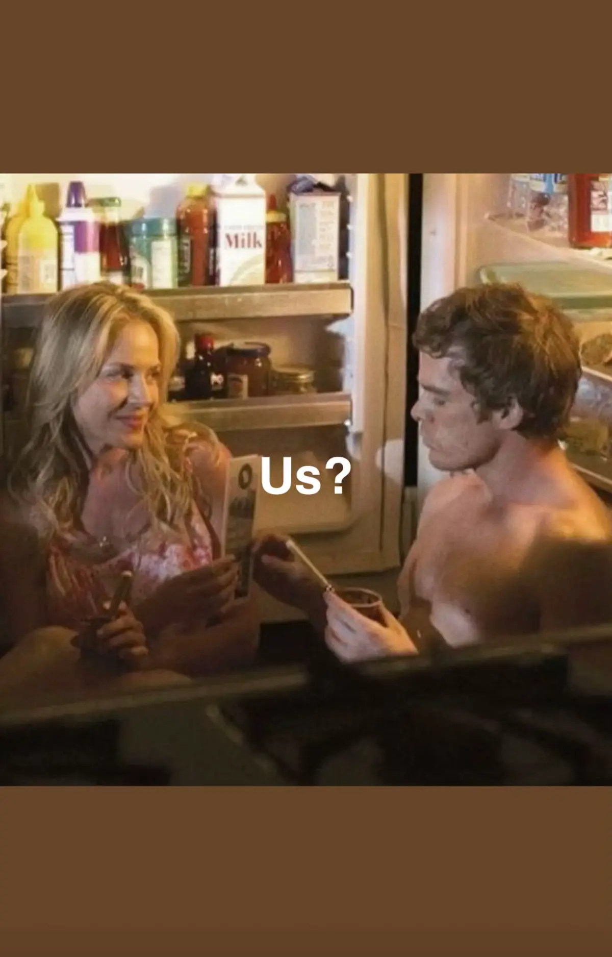 ‎ديكستر، ريتا ‎حب ديكستر وريتا لم يكن حباً عادياً، بل كان نوعاً من النجاة لكليهما. ديكستر، الرجل الذي اعتاد أن يعيش في ظلامه الخاص، لم يعرف يوماً كيف يكون الحب، ولا حتى كيف يشعر به. كان يرى نفسه ميتاً من الداخل، خاليا من العاطفة، كائنا يسير وفق قوانين 