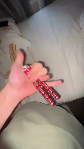 For beginners who don’t know the name’s of these tricks and who want to learn #butterflyknife #balisong #balisongtrainer #balisongcommunity #fakeknife 