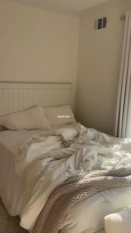 welcome in! #housetour #sabrinacarpenter #RoomTour #aesthetic #neautralstyle 