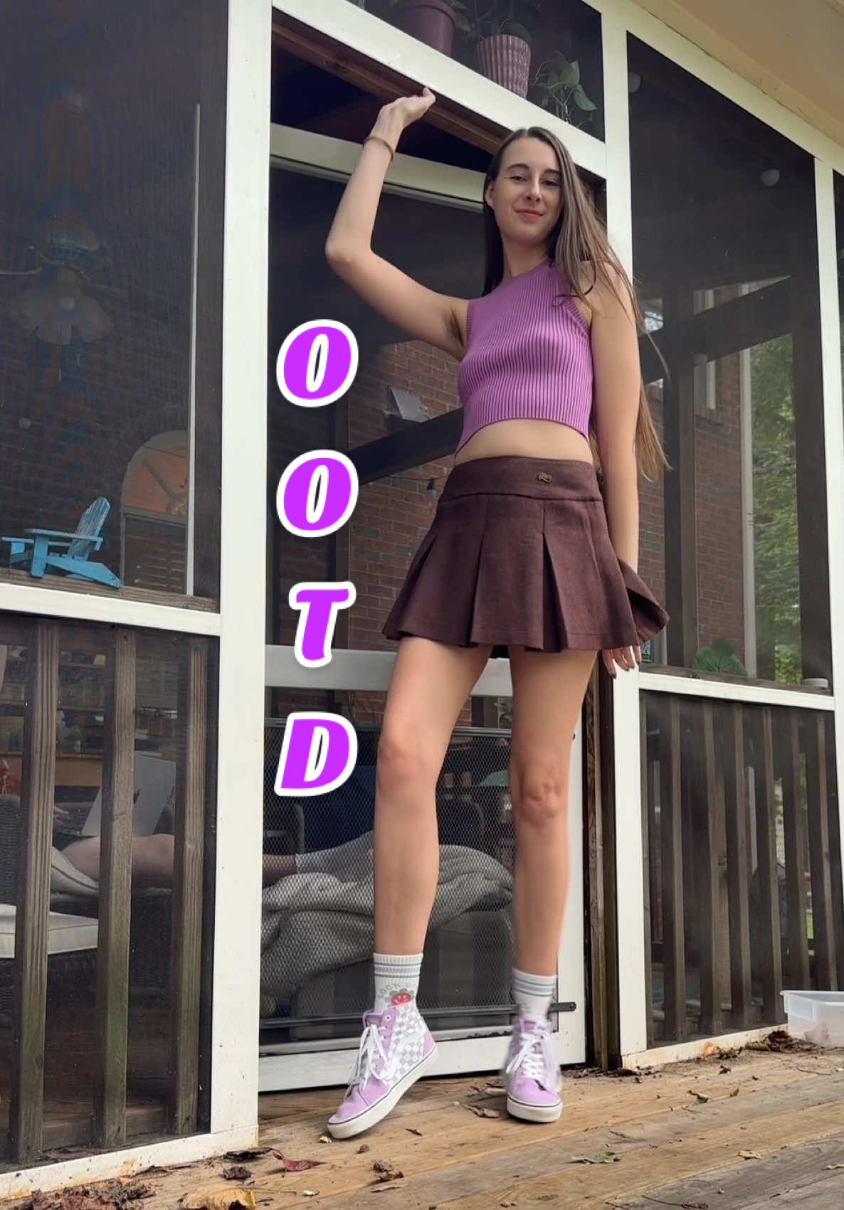 Switched into a skirt so roomie can test out a new camera lens on me (an ef 24-70 f/4 if ur a nerd 💕) skirt from @LaceMade and cute socks from @Sock Candy 💜  #fitcheck #dopaminedressing #OOTD #tall #leggy 