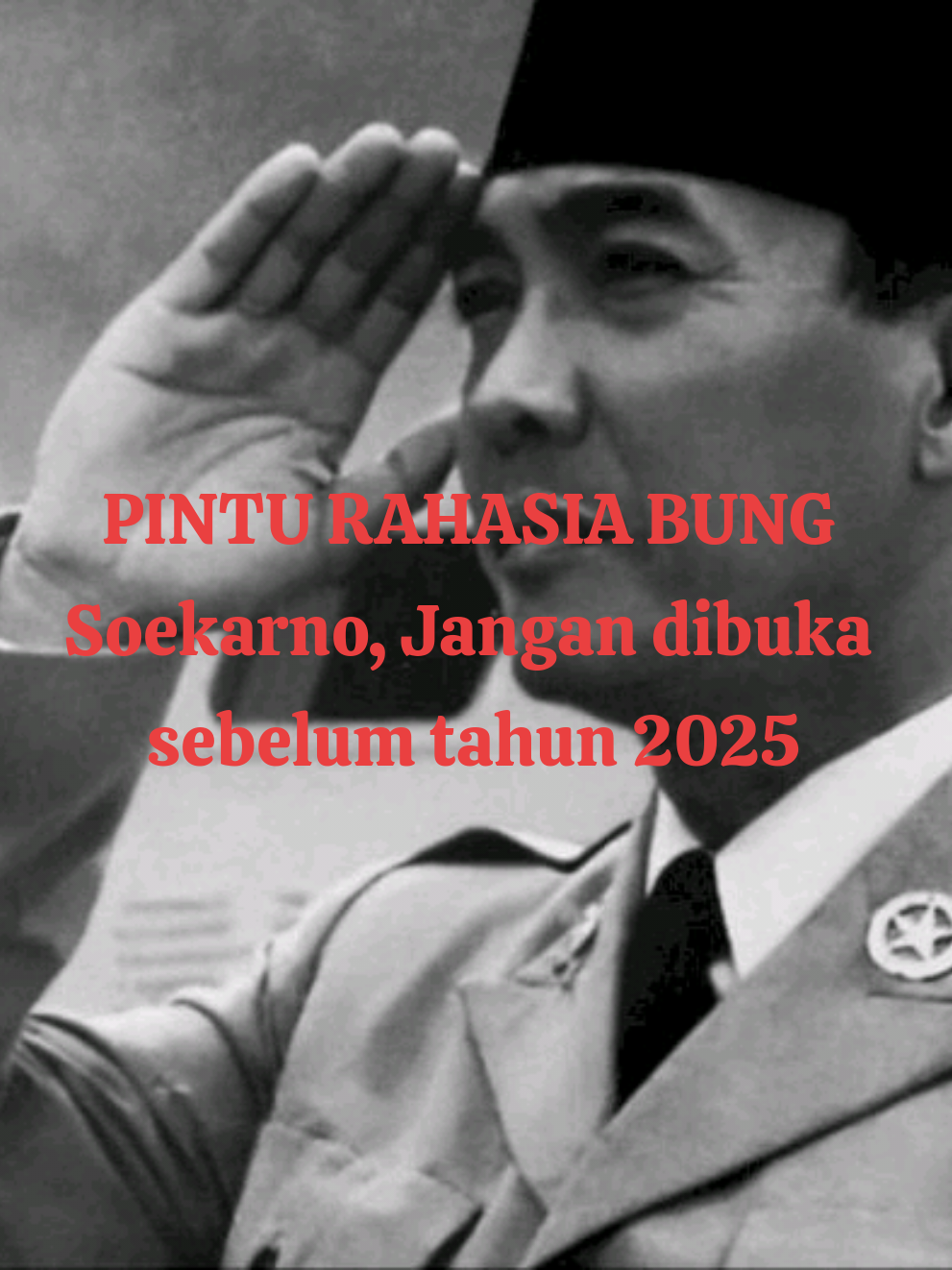 DOKUMEN RAHASIA SOEKARNO AKHIRNYA TERBONGKAR DI 2025 Di tahun 2025, sejarah Indonesia diguncang oleh terungkapnya dokumen rahasia peninggalan Bung Karno. Sebuah naskah yang selama puluhan tahun dikunci rapat, kini dibuka oleh Presiden Prabowo dan mengubah arah bangsa. Apa isi sebenarnya dari dokumen itu? Siapa saja yang disebut di dalamnya? Dan mengapa Bung Karno menulis pesan terakhirnya untuk 