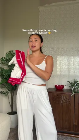 SAMPLE SNEAK PEEK!! 😍 We are testing a new category and today I’m putting our @Klassy Network activewear samples to the test! I’m so excited about bringing this collection to you all when it’s ready. Keep in mind this is not a final sample. Our logo will be much smaller and I’m still trying to decide if I like the contrast stitching so lmk what you think in the comments!! 🤍