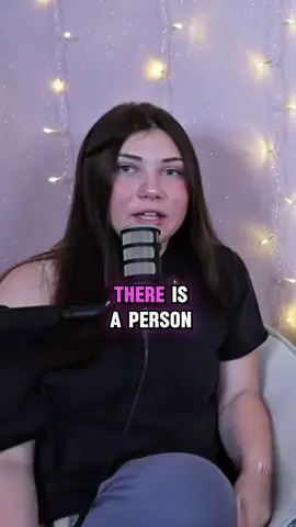 Hannah got scammed 😔 no hate to this creator we just thought it was a funny story #podcast #clips #finneas #billieeilish #influencers 